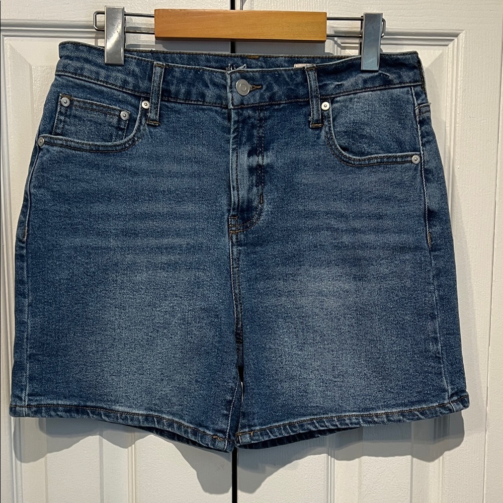 BCBGeneration Blue Denim Boyfriend Shorts Size 29‎